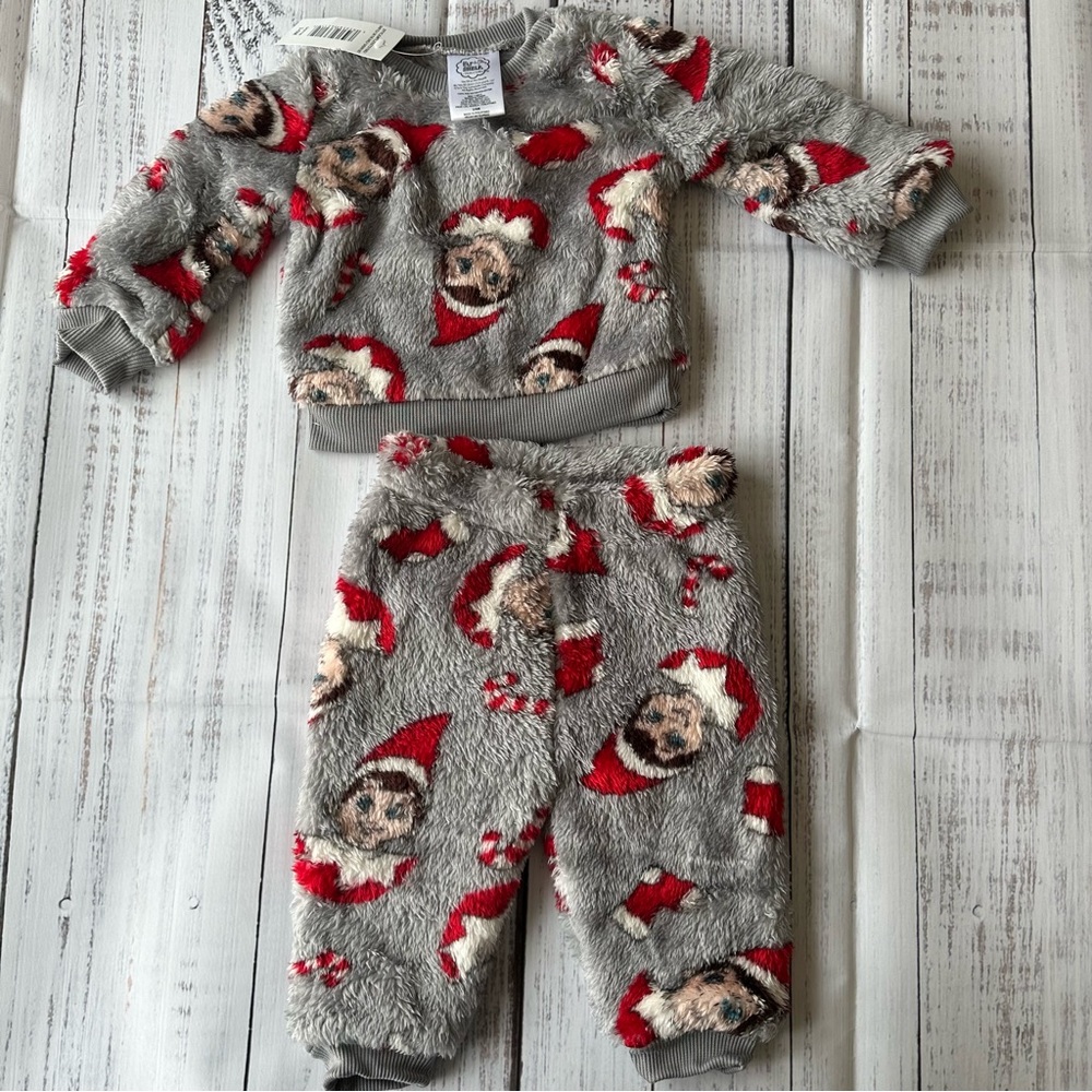 The elf on the shelf 2 piece jogger set